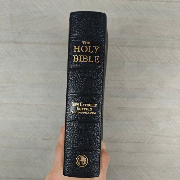 Vintage New Catholic Holy Bible Illustrated Black Leather Gold-Edged Indexed - Picture 2 of 16